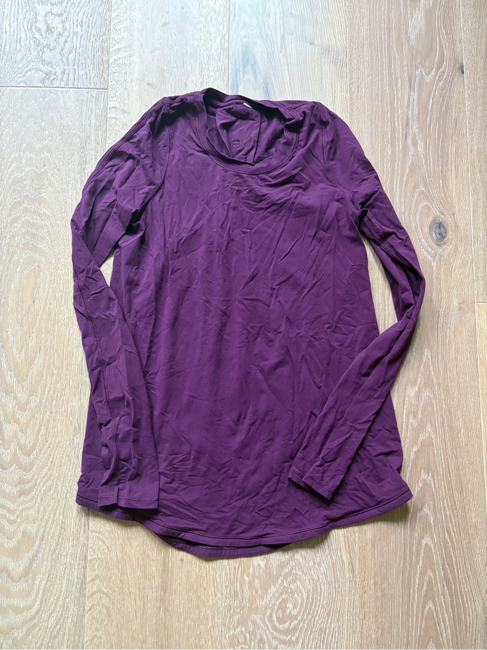EUC Lululemon 4 plum tuck and flow